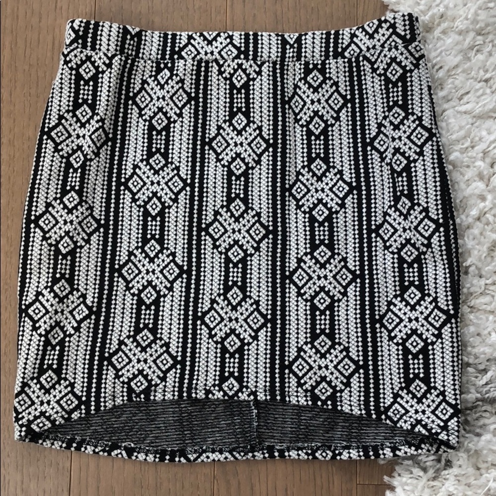 Patterned Black & White Eight Sixty Skirt